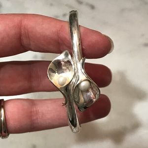 Avon calla Lilly bracelet